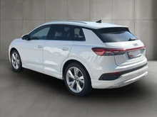 Audi Q4 e-tron 50 e-tron quattro in Gletscherweiss metallic