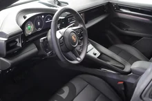 Porsche Macan 4 in schwarz - metallic