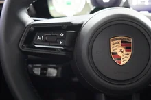 Porsche Macan 4 in schwarz - metallic