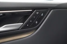 Porsche Macan 4 in schwarz - metallic