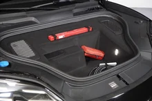 Porsche Macan 4 in schwarz - metallic