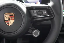 Porsche Macan 4 in schwarz - metallic