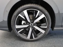 VW Golf Variant Business mHeV TSI DSG in Delfingrau Metallic