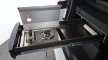 VW California Beach Camper eHyb. 180 kW 4M in Candyweiß / Dach Deepblack Perleffekt