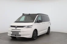 VW California Beach Camper eHyb. 180 kW 4M in Candyweiß / Dach Deepblack Perleffekt