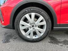 SEAT Arona Style 1.0 TSI in Liminal-Rot Dach Nacht-Schwarz