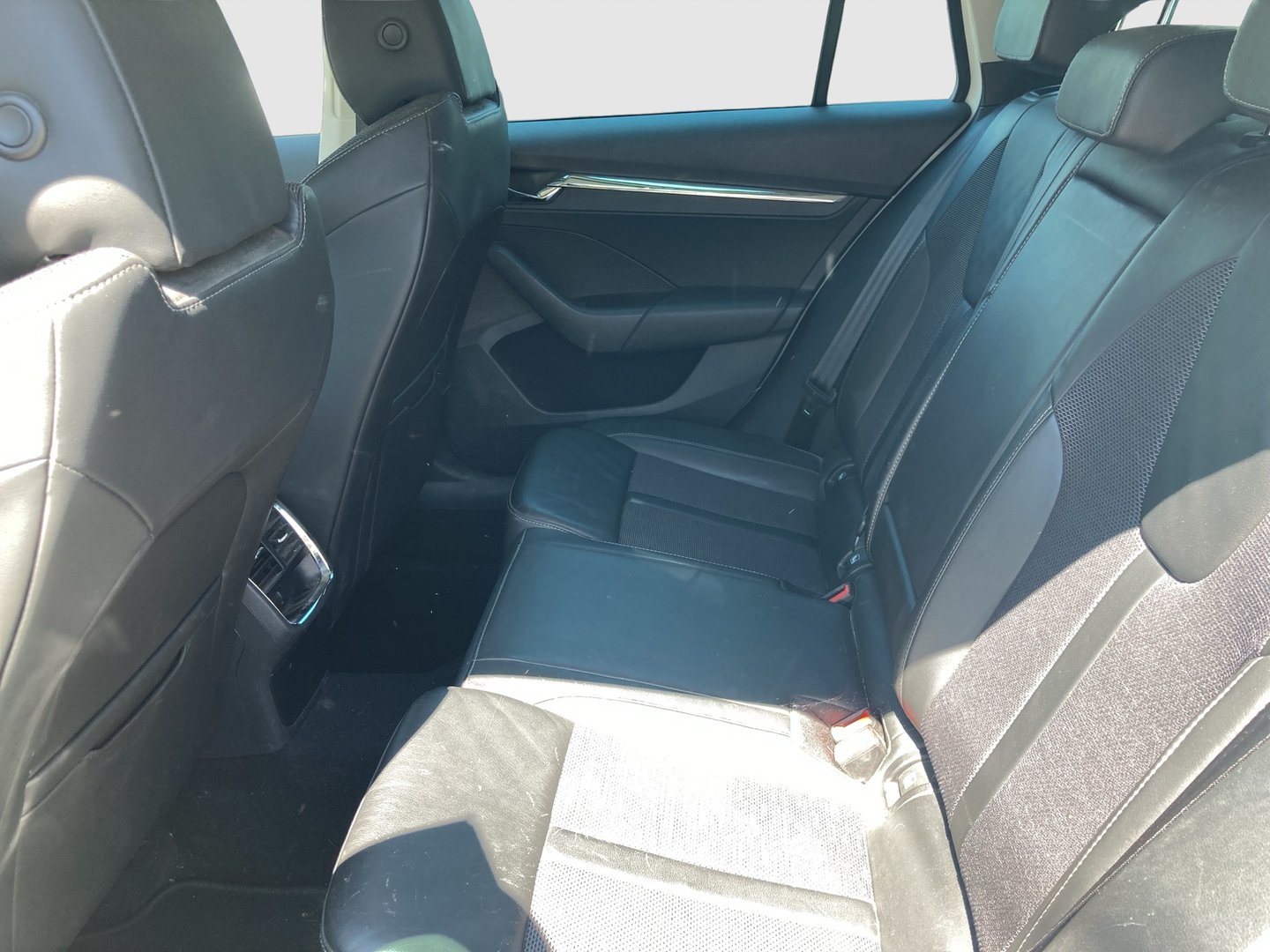 Škoda OCTAVIA Combi Style TDI DSG | Bild 16 von 25
