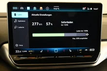 VW ID.4 Pro 4MOTION 210 kW Business in Gletscherweiß Metallic Dach schwarz