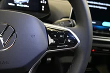 VW ID.4 Pro 4MOTION 210 kW Business in Gletscherweiß Metallic Dach schwarz