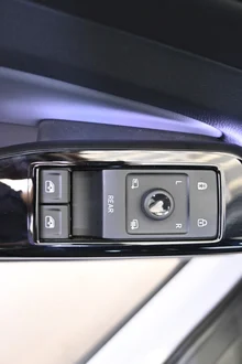 VW ID.4 Pro 4MOTION 210 kW Business in Gletscherweiß Metallic Dach schwarz