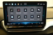 VW ID.4 Pro 4MOTION 210 kW Business in Gletscherweiß Metallic Dach schwarz