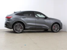 Audi Q5 Sportback TDI quattro 150 kW in Daytonagrau Perleffekt