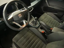 SEAT Arona Xperience 1.0 TSI in Asphalt-Blau Metall.
