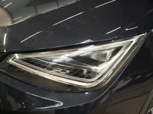 SEAT Arona Xperience 1.0 TSI in Asphalt-Blau Metall.