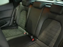SEAT Arona Xperience 1.0 TSI in Asphalt-Blau Metall.