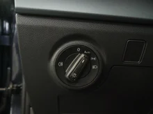 SEAT Arona Xperience 1.0 TSI in Asphalt-Blau Metall.
