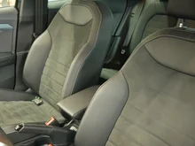 SEAT Arona Xperience 1.0 TSI in Asphalt-Blau Metall.