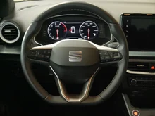 SEAT Arona Xperience 1.0 TSI in Asphalt-Blau Metall.