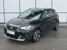 SEAT Arona Xperience 1.0 TSI in Asphalt-Blau Metall.