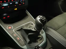 SEAT Arona Xperience 1.0 TSI in Asphalt-Blau Metall.