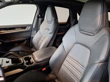 Porsche Cayenne E-Hybrid in chromitschwarzmetallic
