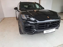 Porsche Cayenne E-Hybrid in chromitschwarzmetallic