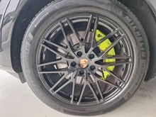 Porsche Cayenne E-Hybrid in chromitschwarzmetallic