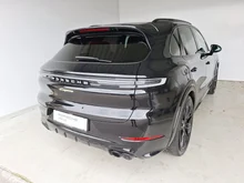 Porsche Cayenne E-Hybrid in chromitschwarzmetallic