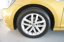 VW Golf Variant Rabbit 1,5 TSI ACT BM in dunkelgelb - metallic-perleffekt