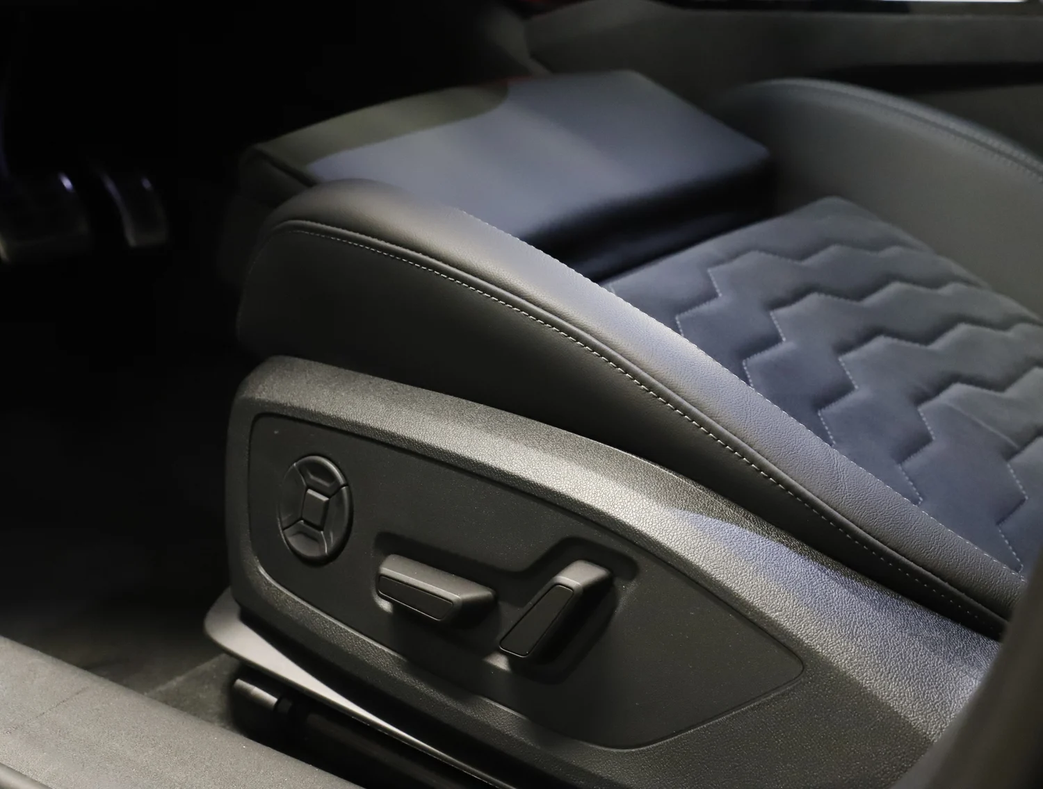 Bild eines Audi A6 Avant e-tron quattro