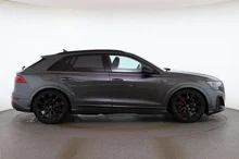 Audi Q8 e-hybrid quattro 360 kW in Daytonagrau Perleffekt