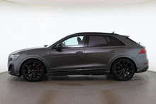 Audi Q8 e-hybrid quattro 360 kW in Daytonagrau Perleffekt