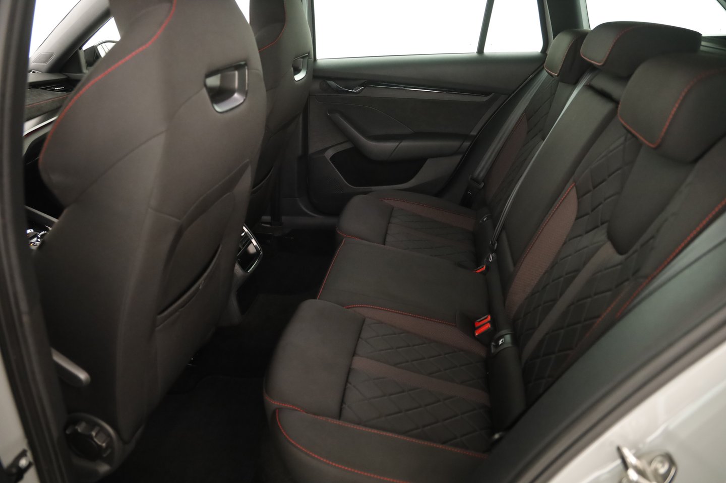 Škoda OCTAVIA Combi RS iV 245 DSG | Bild 12 von 16