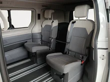 VW California Beach eHybrid 180 kW 4M in Candyweiß / Dach Deepblack Perleffekt