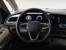 VW California Beach eHybrid 180 kW 4M in Candyweiß / Dach Deepblack Perleffekt