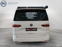 VW California Beach eHybrid 180 kW 4M in Candyweiß / Dach Deepblack Perleffekt