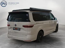 VW California Beach eHybrid 180 kW 4M in Candyweiß / Dach Deepblack Perleffekt