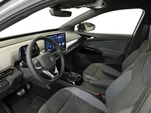 VW ID.4 Pro 4MOTION 220 kW Business -77 kWh in Scale Silver Metallic Dach schwarz