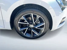 Škoda Superb Combi Style TDI DSG in Moon-Weiß Metallic