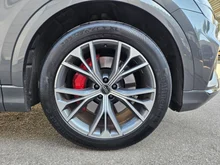 Audi Q8 55 TFSI e quattro in daytonagrau perleffekt