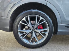 Audi Q8 55 TFSI e quattro in daytonagrau perleffekt