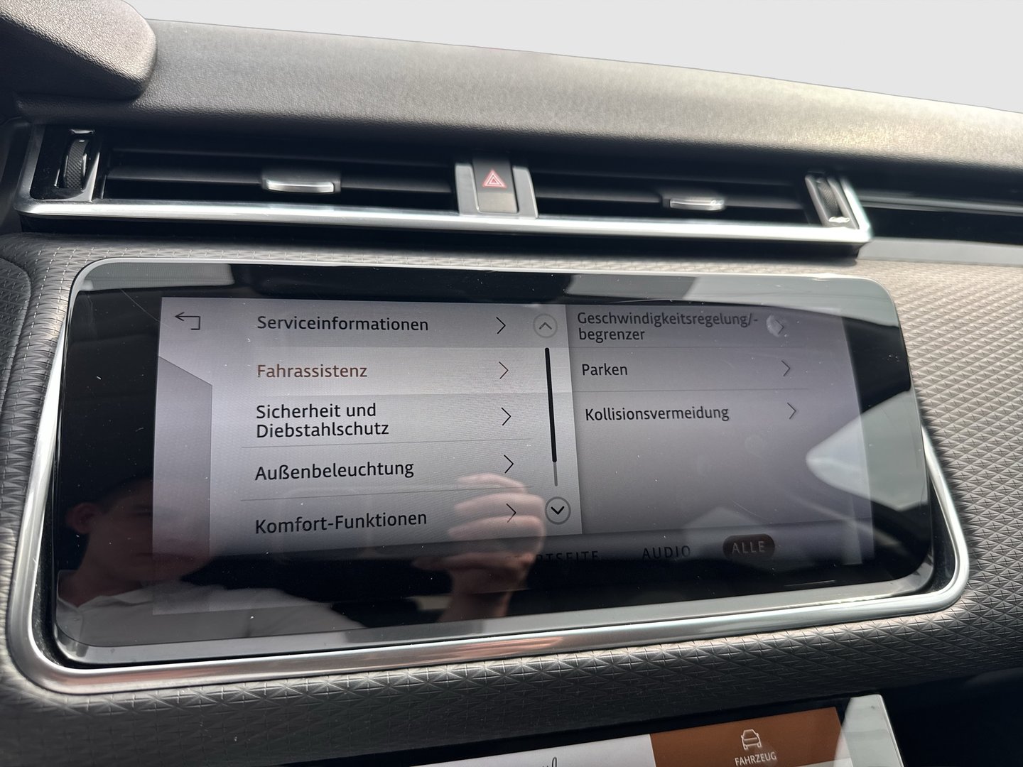Land Rover Range Rover Velar D240 Allrad S Aut. | Bild 18 von 24