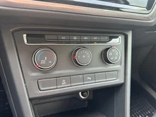 VW Touran Trendline BMT TSI in 5K Uranograu