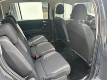 VW Touran Trendline BMT TSI in 5K Uranograu