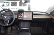 Tesla Model Y Long Range Dual AWD in dunkelblau - metallic-perleffekt