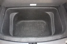 Tesla Model Y Long Range Dual AWD in dunkelblau - metallic-perleffekt