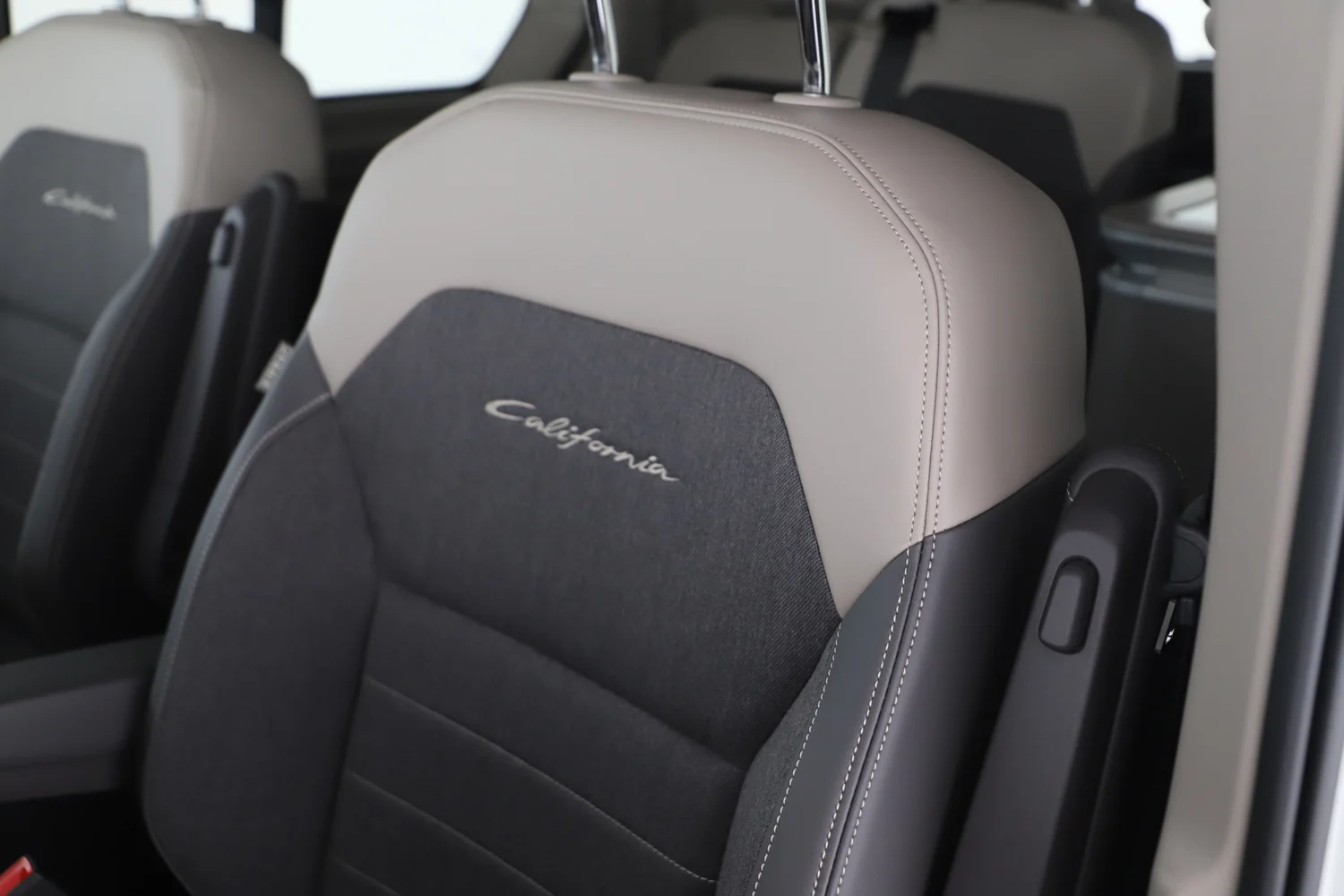 Bild eines VW California Ocean eHybrid 180 kW 4M