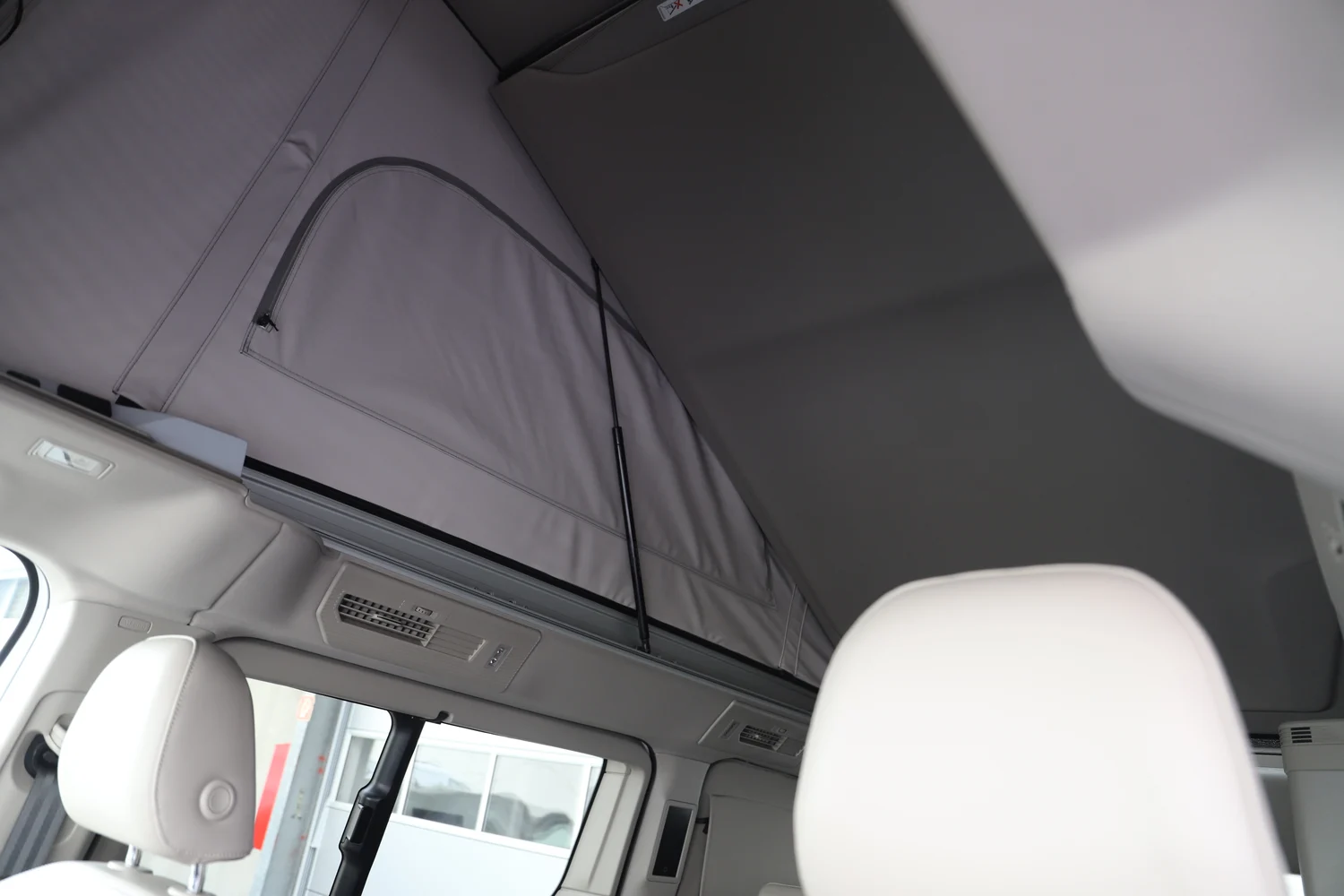 Bild eines VW California Ocean eHybrid 180 kW 4M