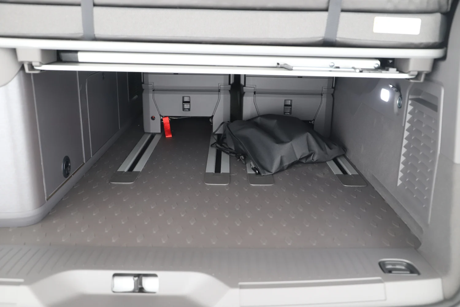 Bild eines VW California Ocean eHybrid 180 kW 4M