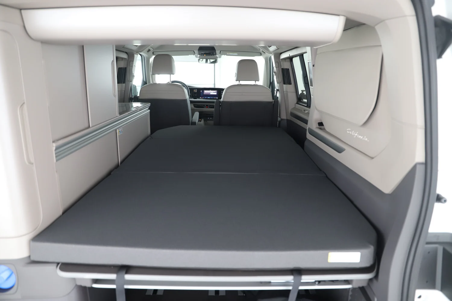 Bild eines VW California Ocean eHybrid 180 kW 4M